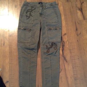 WHBM skim crop green slacks